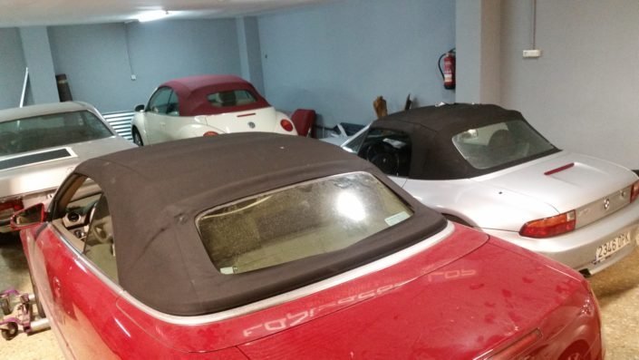 Restauración de capota de automóvil rojo