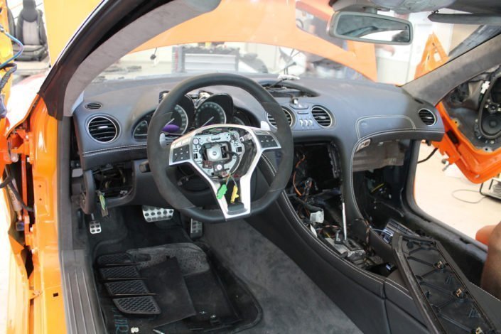 Trabajo de reparación de salpicadero